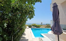 Apartment Lo - With Swimming Pool