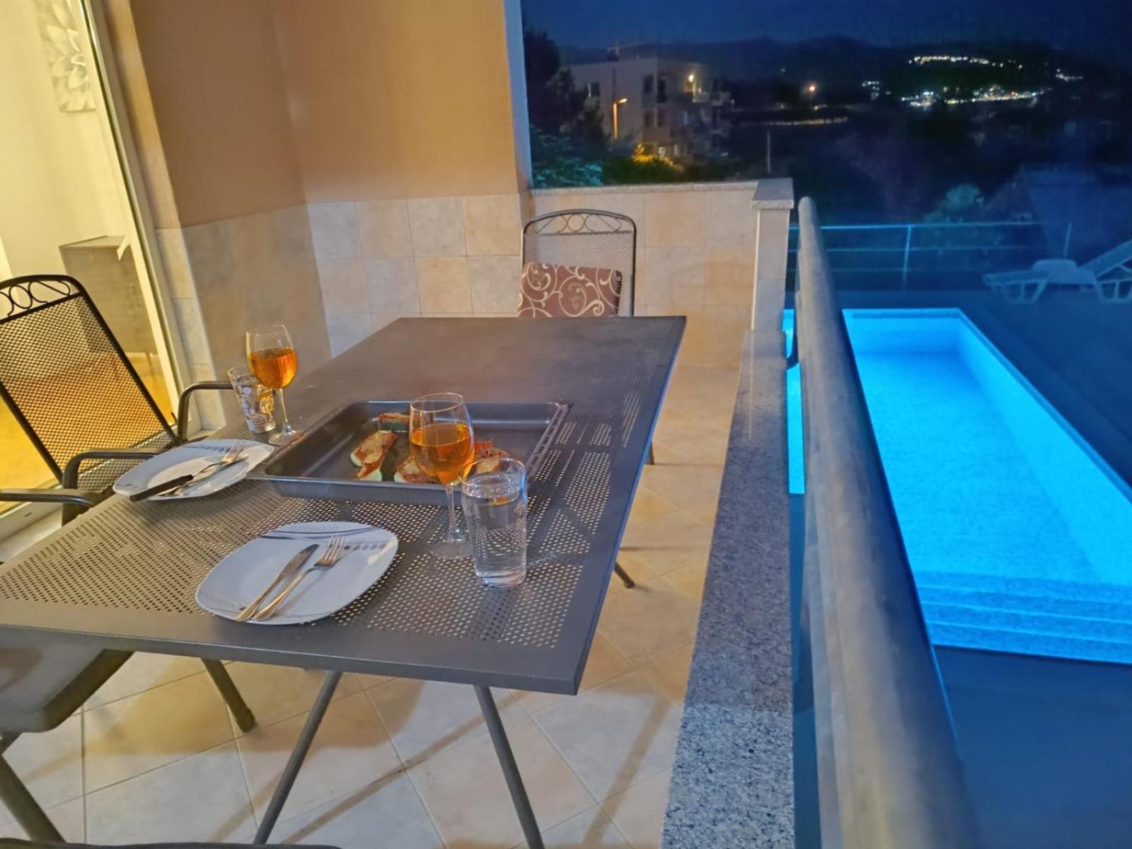 Apartment Lo - With Swimming Pool Split Exterior photo