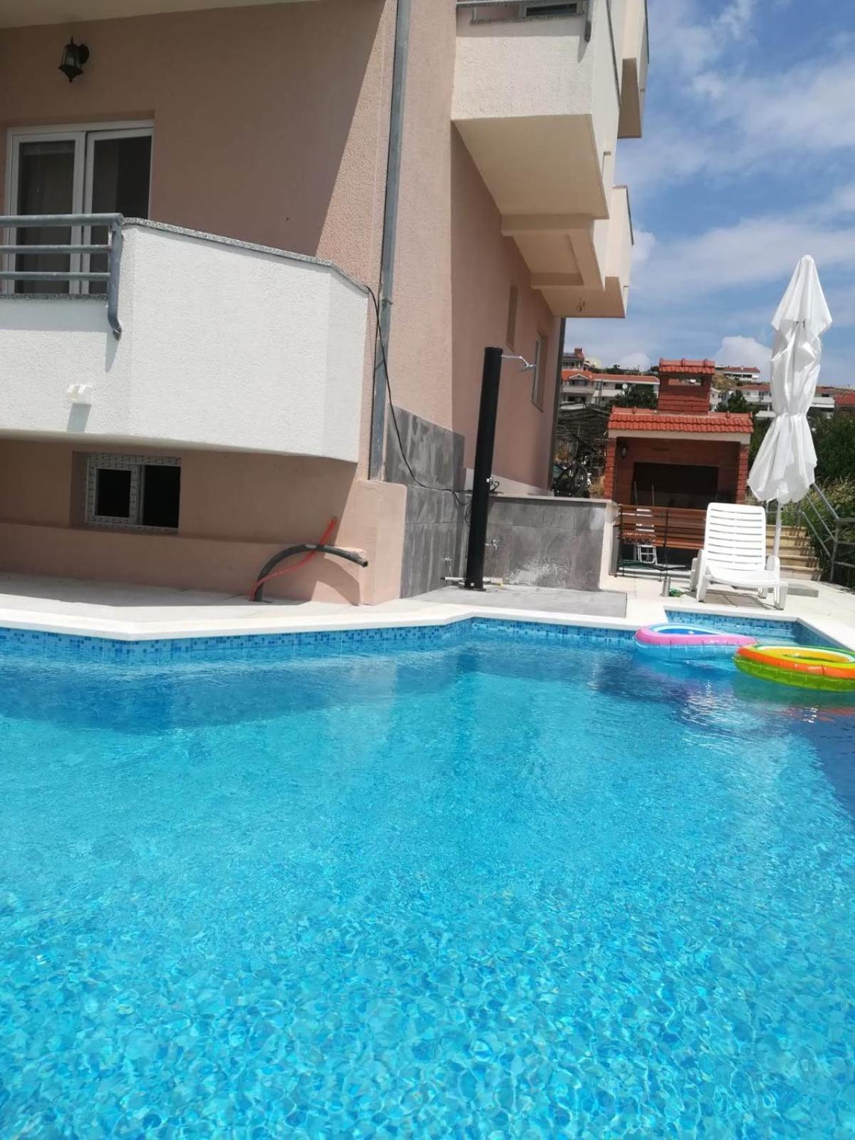 Apartment Lo - With Swimming Pool Split Exterior photo