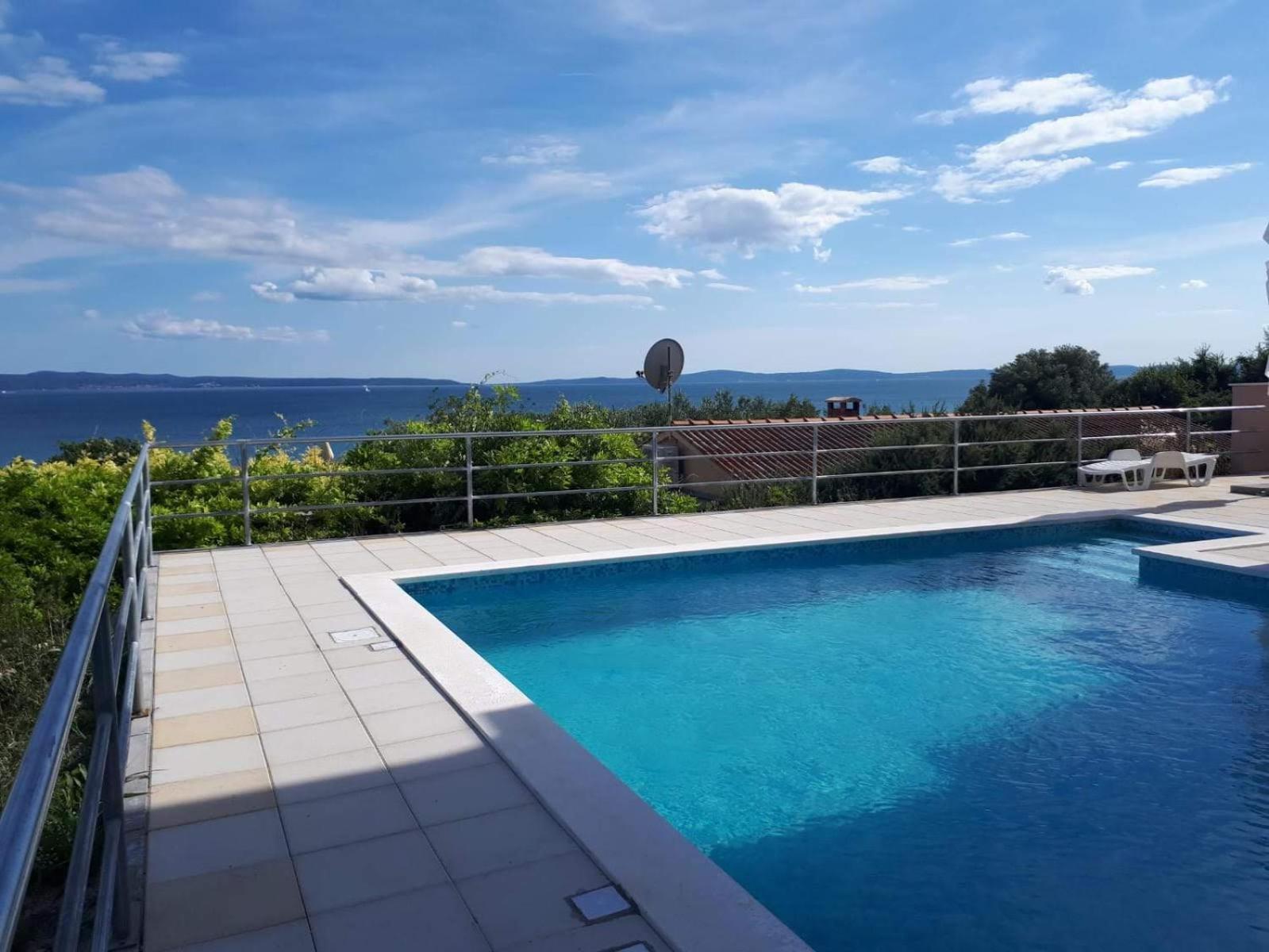 Apartment Lo - With Swimming Pool Split Exterior photo