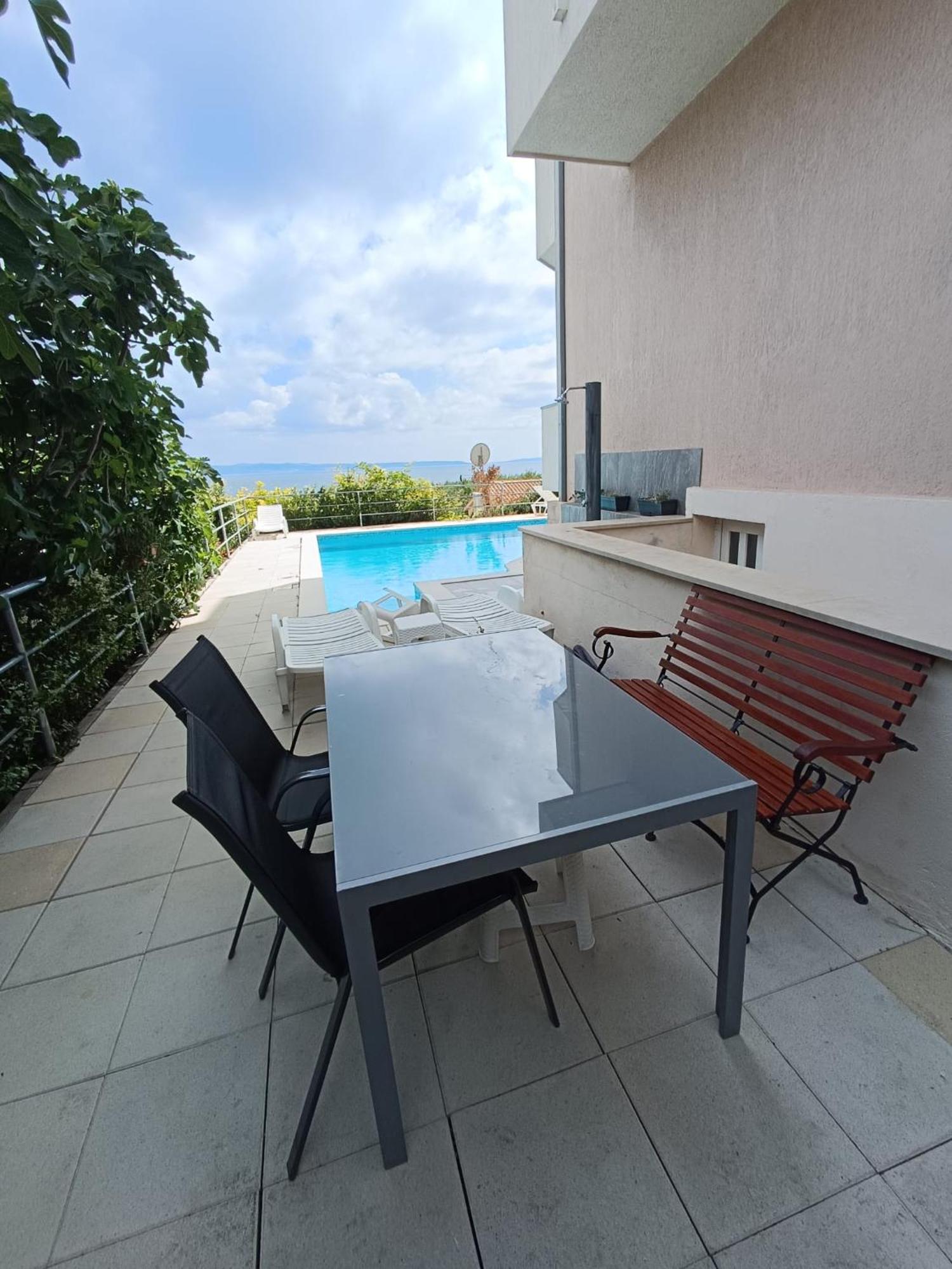 Apartment Lo - With Swimming Pool Split Exterior photo