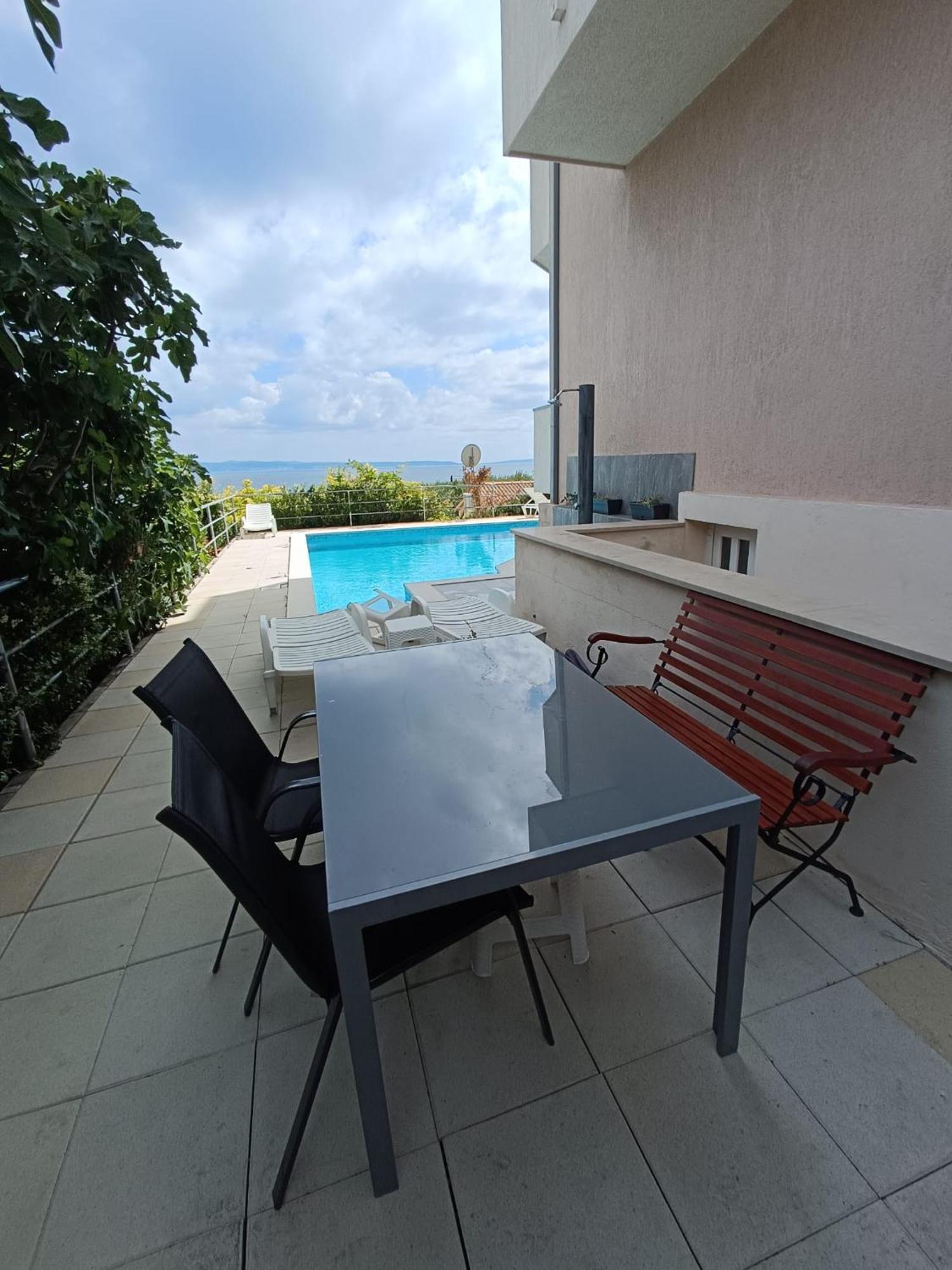 Apartment Lo - With Swimming Pool Split Exterior photo